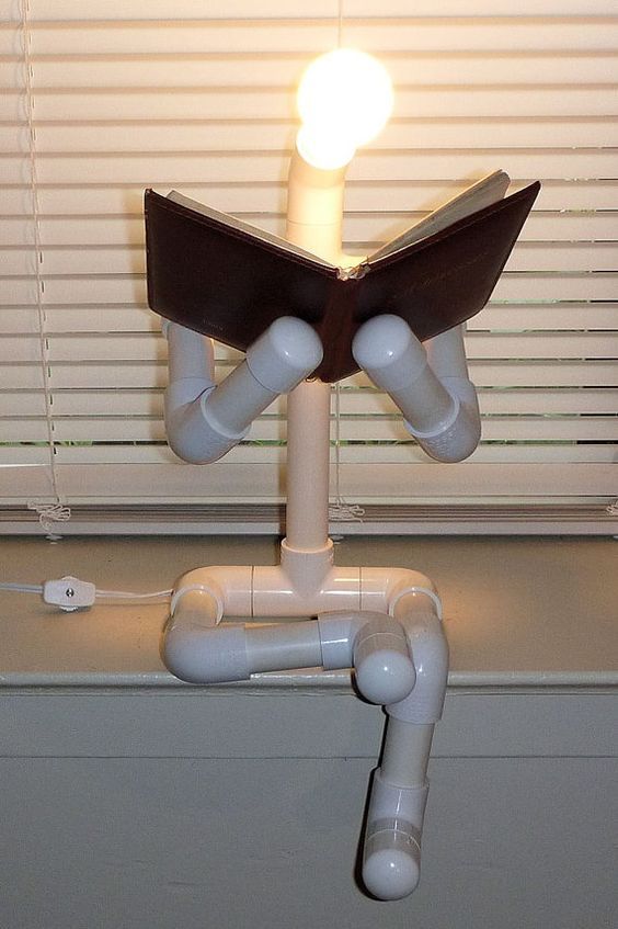 Cách làm đèn trang trí phòng khách bằng ống nước nhựa để đọc sách
